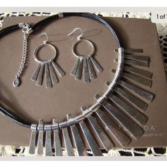 Silpada Vintage RARE Sterling Silver NOD TO
MOD Exquisite Hammered Bib Necklace - Picture 3 of 14